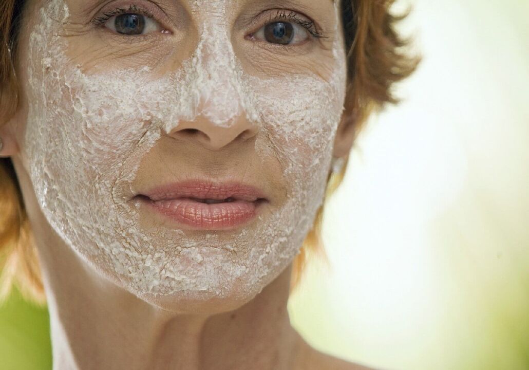 Омолоджувальна маска для шкіри обличчя після 50 років