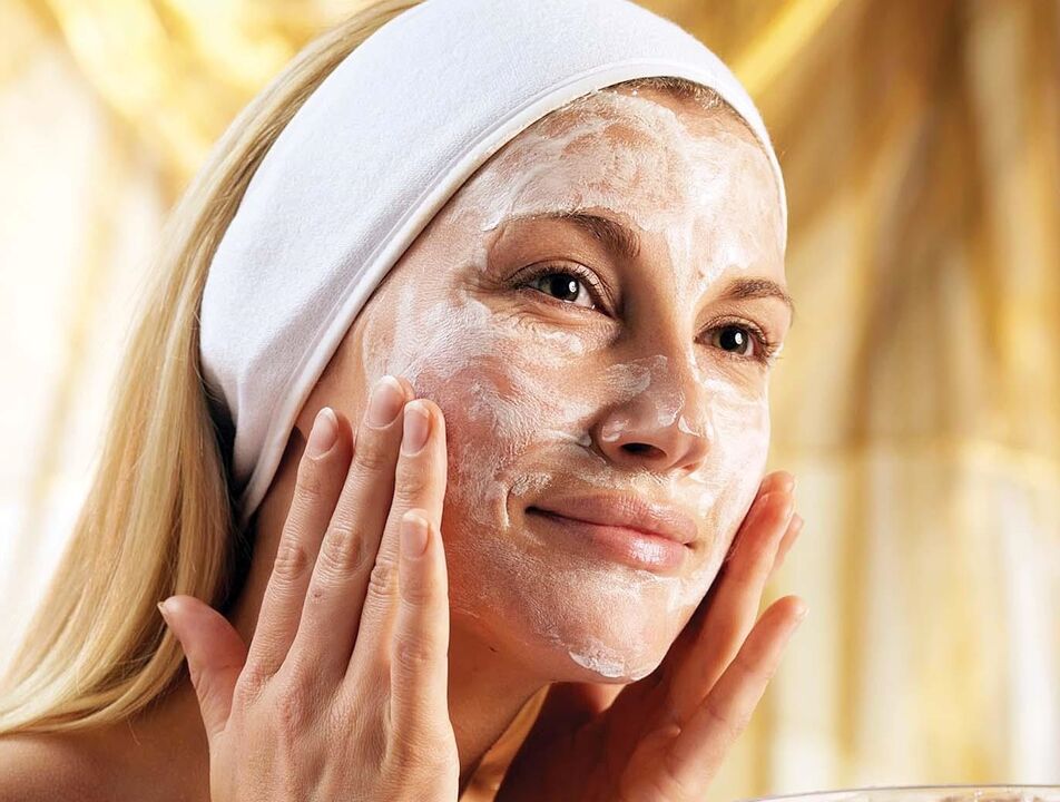 нанесення маски для омолодження шкіри